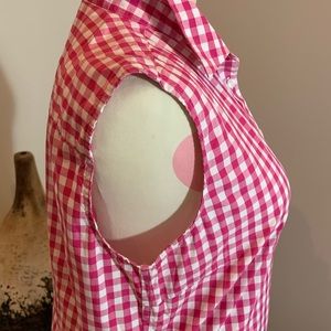 Sleeveless Brooks Brothers button up